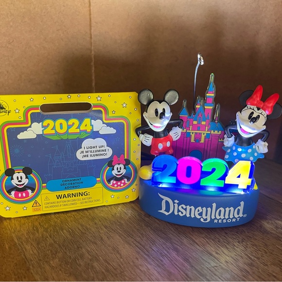 NWT 2024 Disneyland Mickey Minnie Mouse Castle Light Up Christmas Ornament - Picture 2 of 7